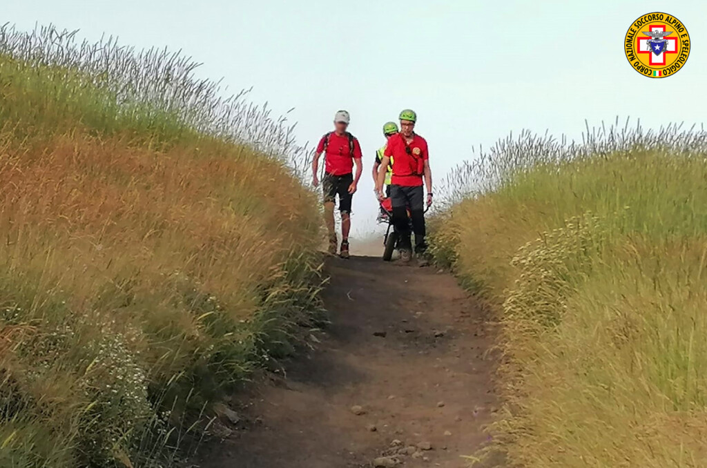 colpo calore soccorso escursionista etna valle del bove