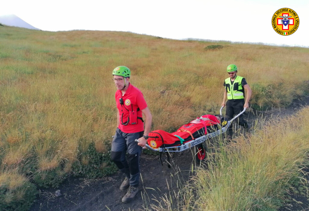 colpo calore soccorso escursionista etna valle del bove