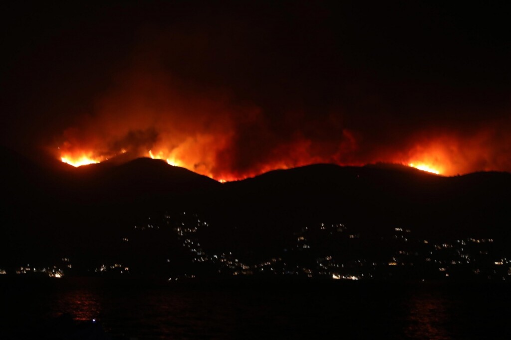 incendi corfù grecia
