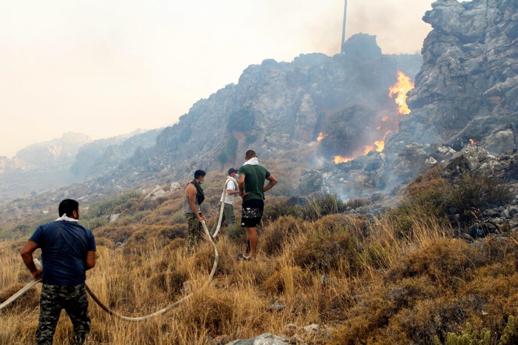 incendio grecia rodi