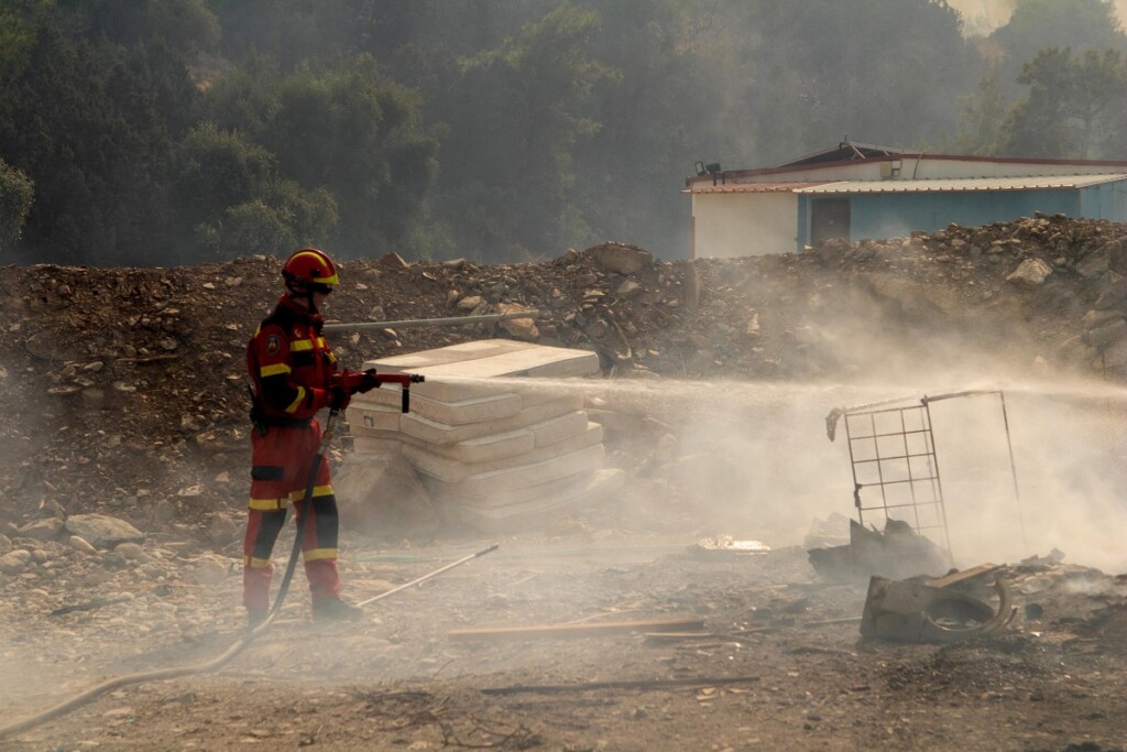 incendio grecia rodi