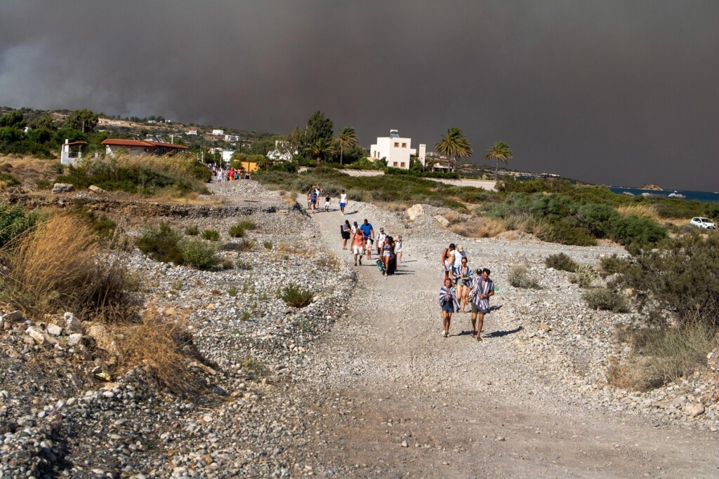 incendio grecia rodi