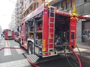 incendio milano vigili del fuoco