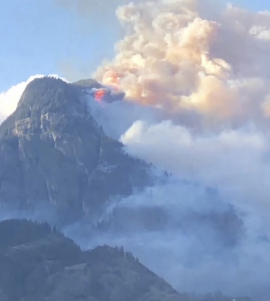 incendio svizzera alto vallese