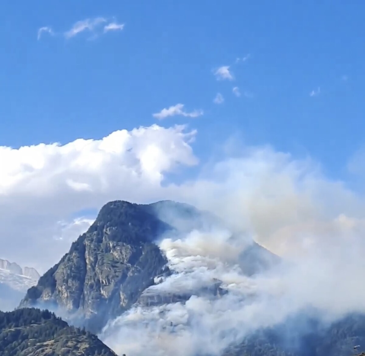 incendio svizzera alto vallese