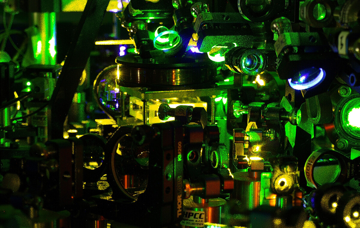 luce laser atomi