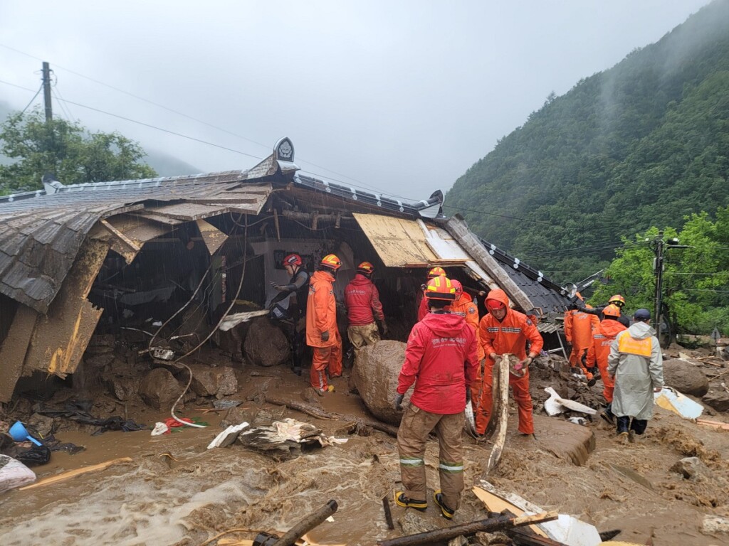 maltempo piogge corea sud