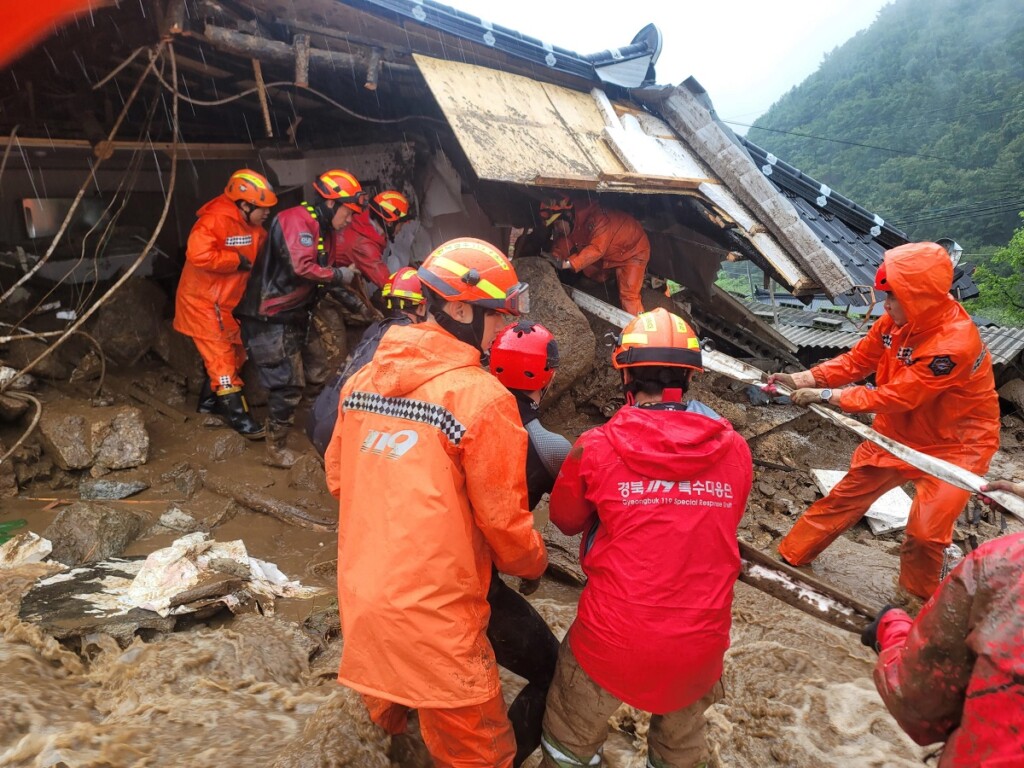 maltempo piogge corea sud