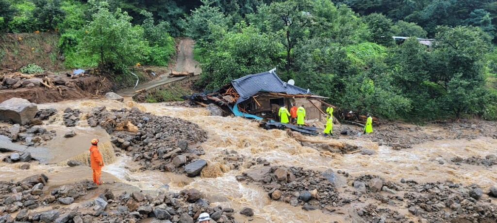 maltempo piogge corea sud