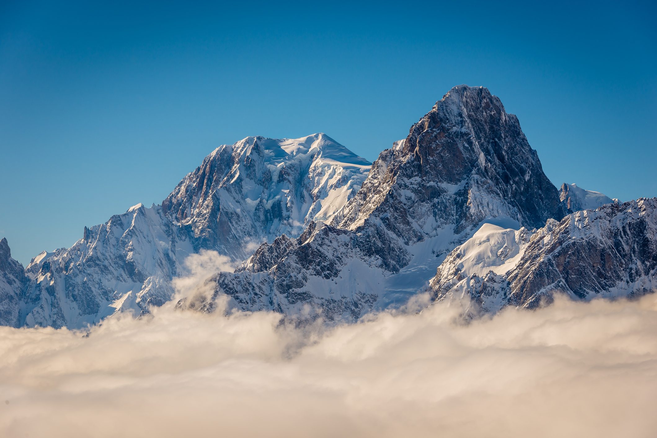 Precipita per 150 metri: alpinista muore sul Monte Bianco