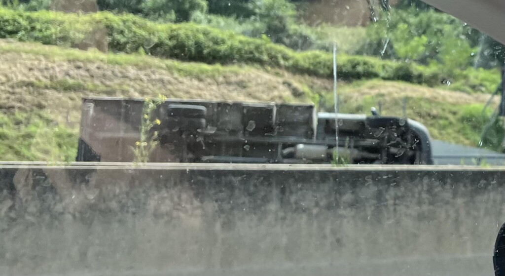 tir ribaltato a1 roma viterbo