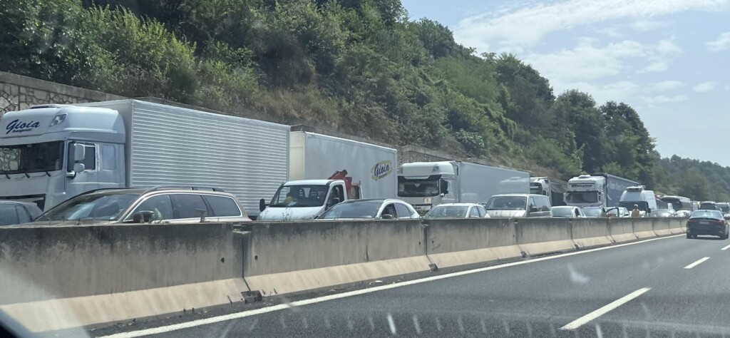 tir ribaltato a1 roma viterbo