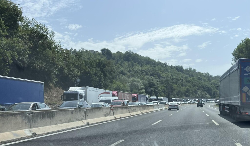 tir ribaltato a1 roma viterbo