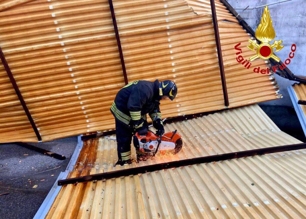 maltempo in Lombardia, 375 interventi dei vigili del fuoco