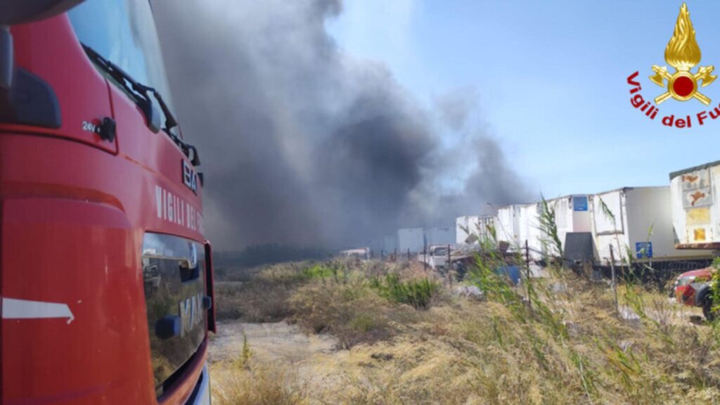 incendi in Sardegna oggi