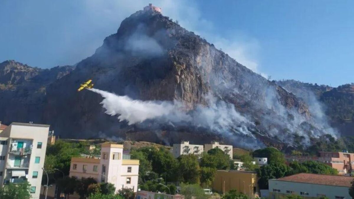 16 incendi in corso in Sicilia