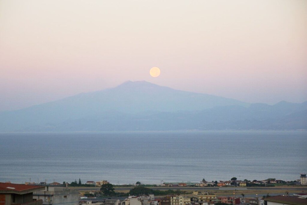 Superluna dello Storione etna 2 agosto 2023