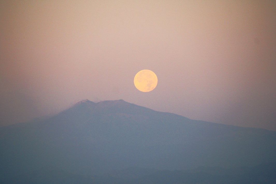 Superluna dello Storione etna 2 agosto 2023