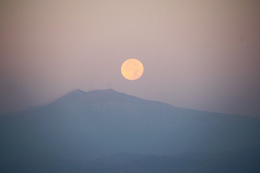 Superluna dello Storione etna 2 agosto 2023