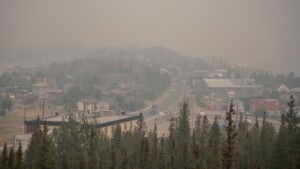canada Yellowknife avvolta dal fumo degli incendi