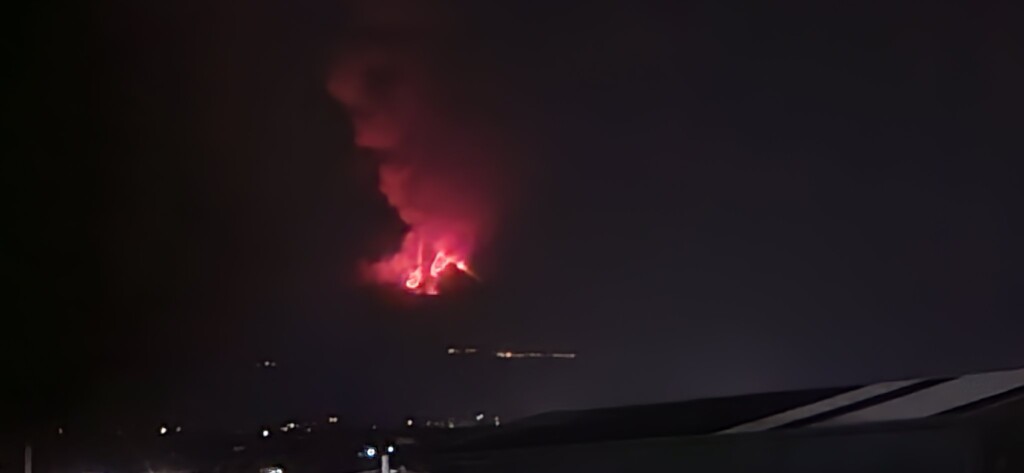 eruzione etna fontana lava 14 agosto