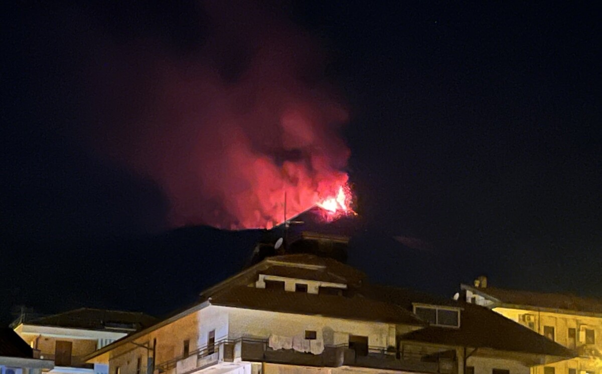 eruzione etna fontana lava 14 agosto