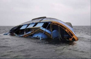 incidente barca capovolta