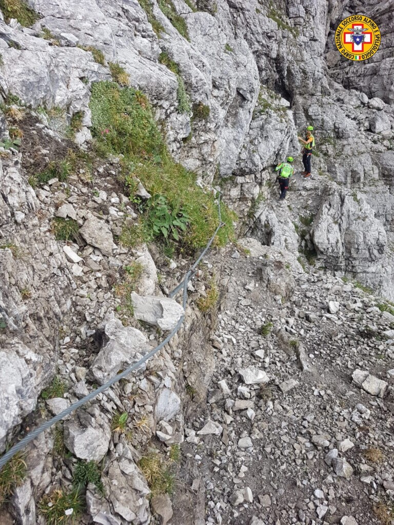 maltempo distacco roccia dolomiti bellunesi