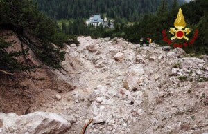 maltempo frana cortina d'ampezzo passo tre croci