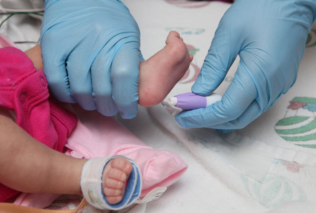 test del tallone su neonato