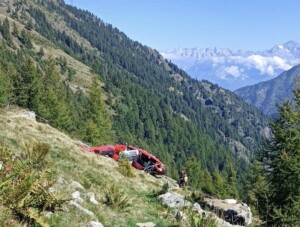 Elicottero caduto in Valtellina, tre feriti, grave il pilota