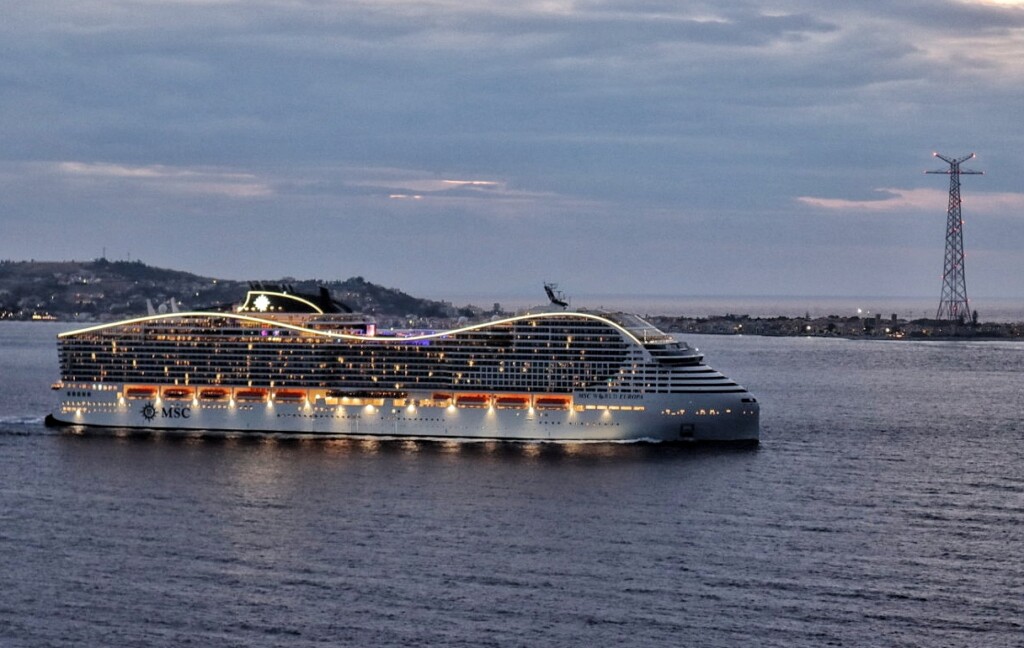 MSC World Europa stretto di messina
