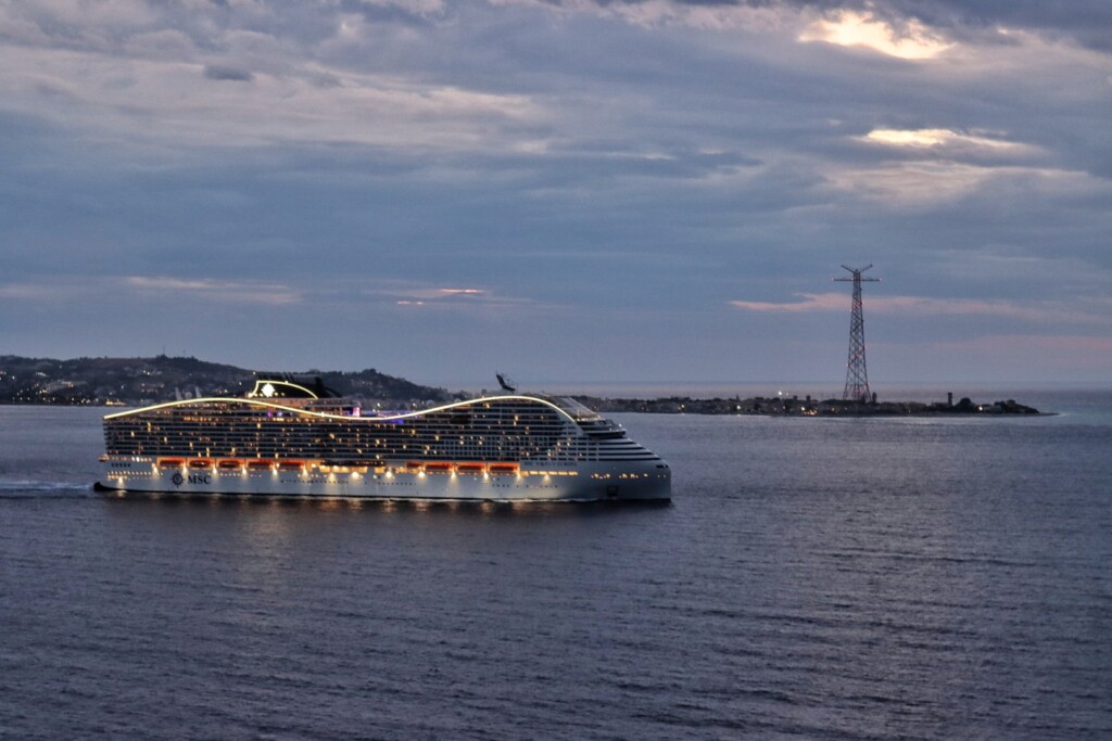 MSC World Europa stretto di messina