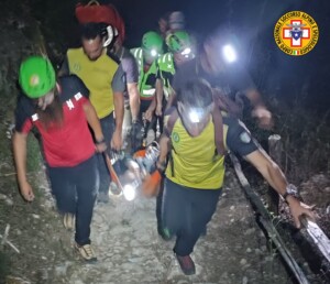 Soccorso a turista macedone infortunatasi Riserva Cavagrande del Cassibile (1)