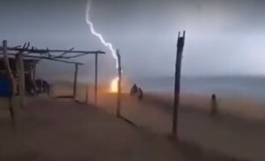fulmine spiaggia messico