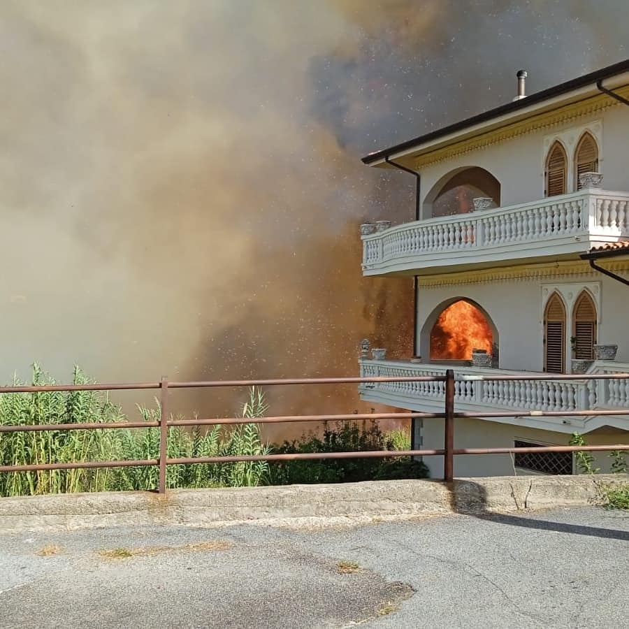 incendio Militello Rosmarino sicilia