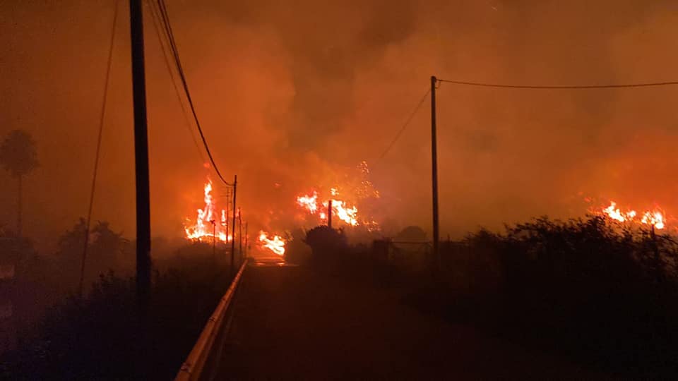 incendio sant'agata di militello sicilia 2