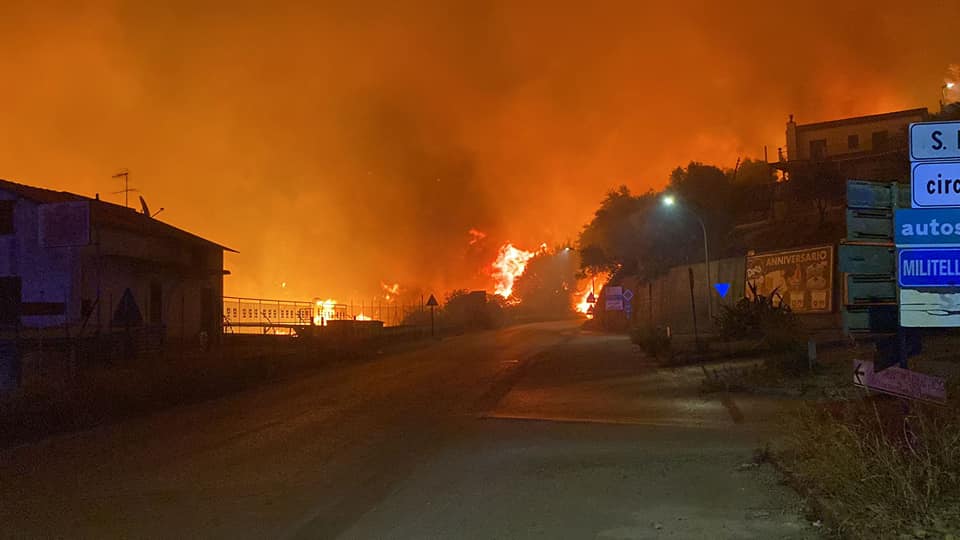 incendio sant'agata di militello sicilia 2