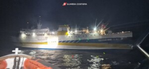 incendio traghetto lampedusa porto empedocle