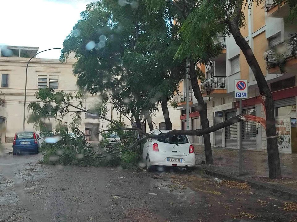 maltempo downburst lecce