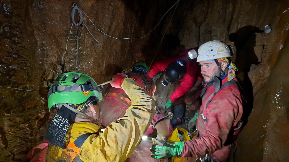 soccorso alpino speleologo boccato grotta turchia