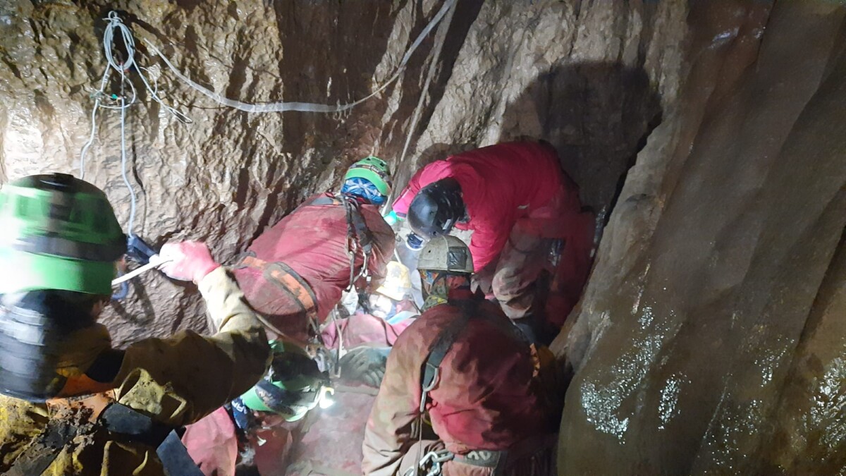 soccorso alpino speleologo boccato grotta turchia