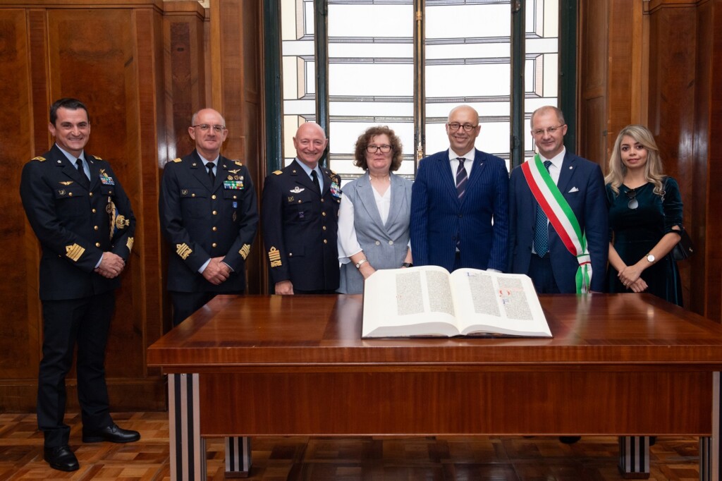 consegna Bibbia di Gutenberg aeronautica