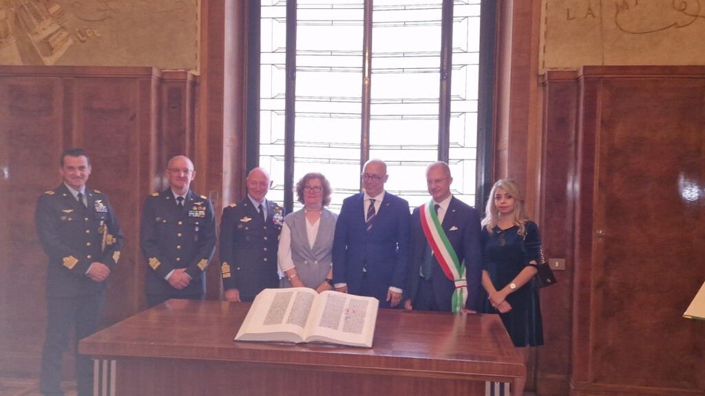 consegna Bibbia di Gutenberg aeronautica