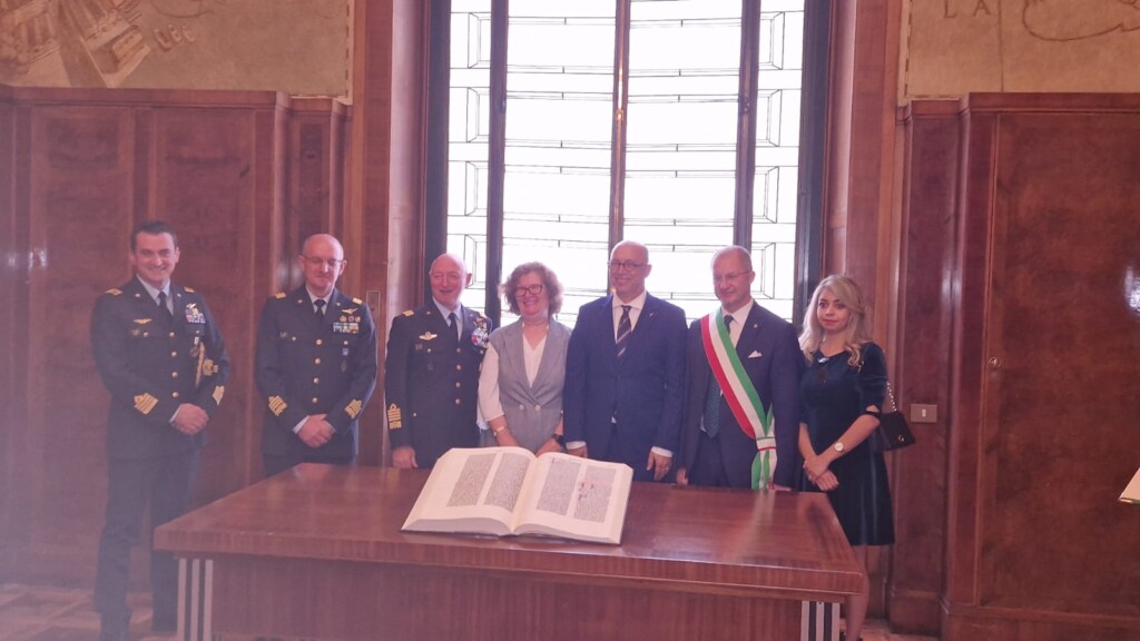consegna Bibbia di Gutenberg aeronautica
