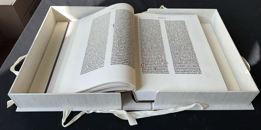 consegna Bibbia di Gutenberg aeronautica