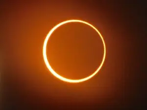 eclissi sole anello di fuoco