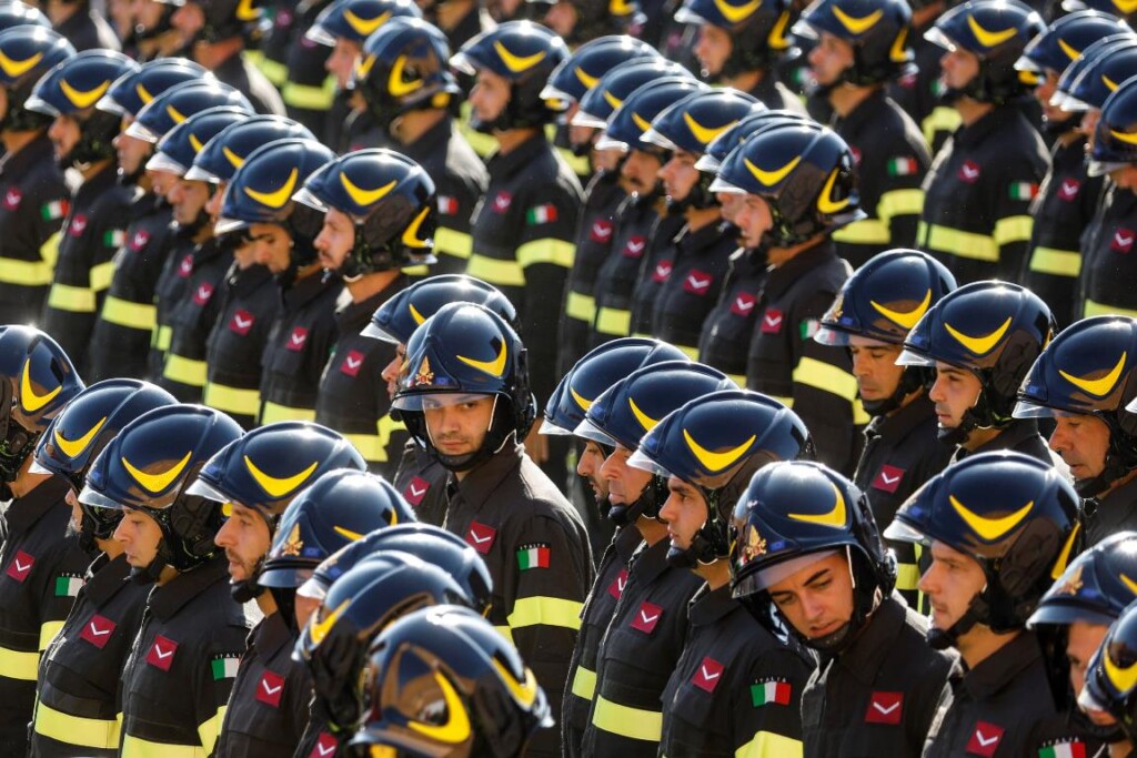 giuramento vigili fuoco meloni