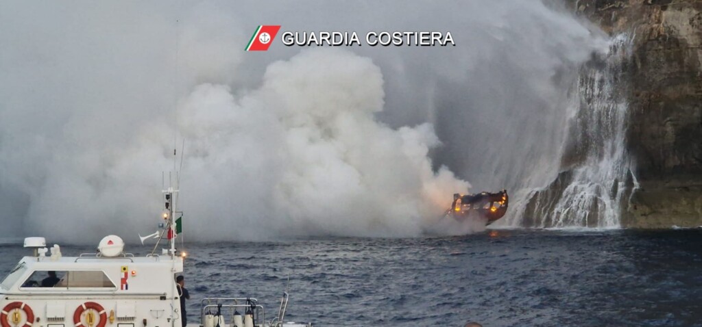 incendio caicco lampedusa