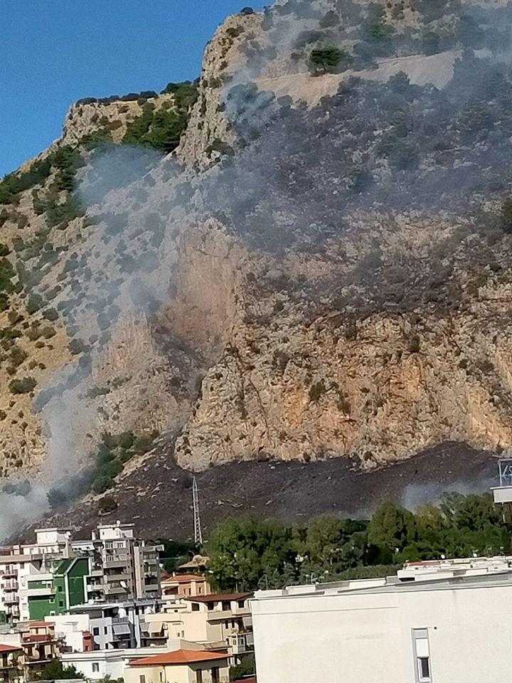 incendio monte pellegrino